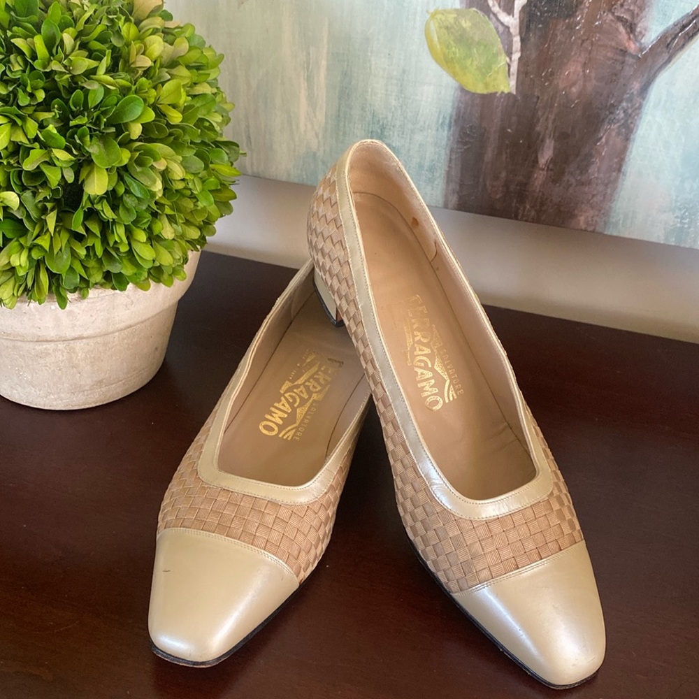 SALVATORE FERRAGAMO VINTAGE BEIGE "MARISA" WOVEN CAP TOE PUMPS SIZE 8.5 🌟EUC🌟